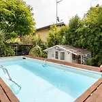 House Garden Loft Bed & Breakfast *