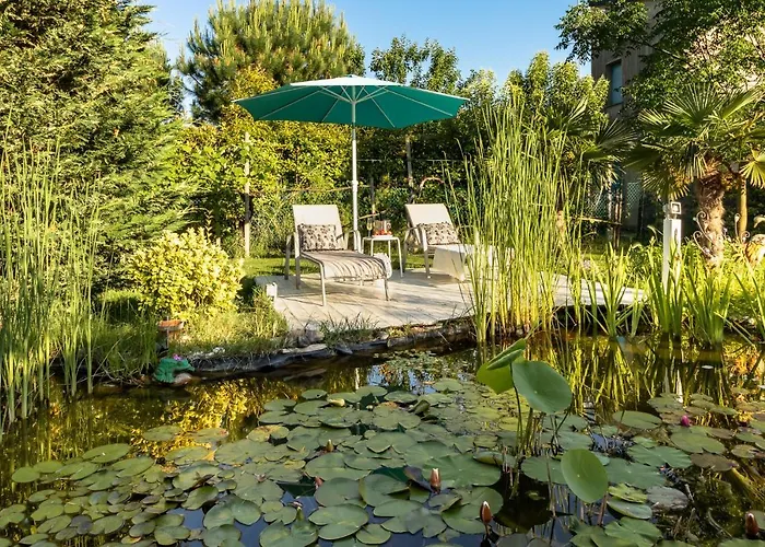 House Garden Loft Couette-café *