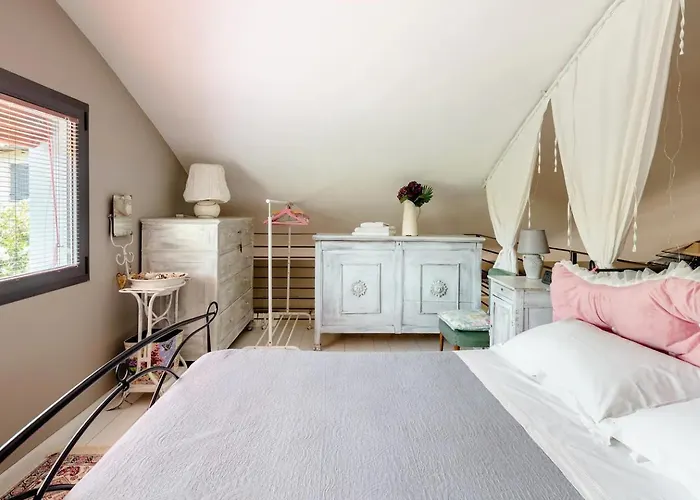 House Garden Loft Bed & Breakfast *